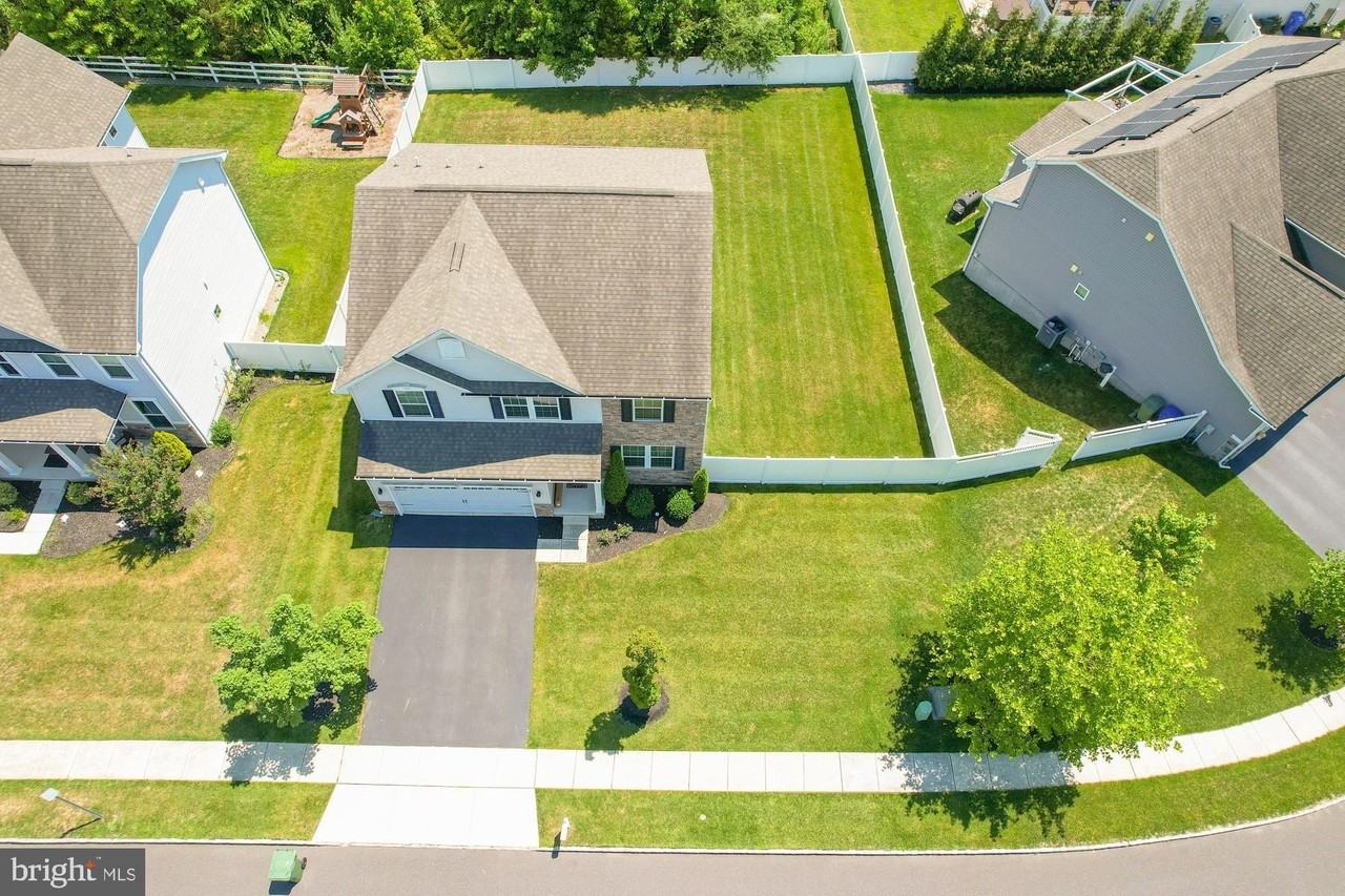 27 Carrington Way - Photo 3 of 50