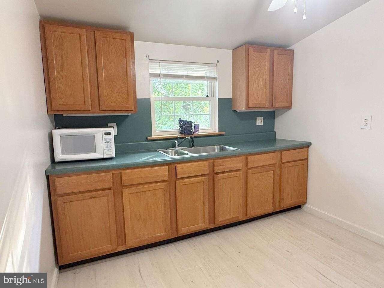 502 Lakeview Ave #B - Photo 4 of 11