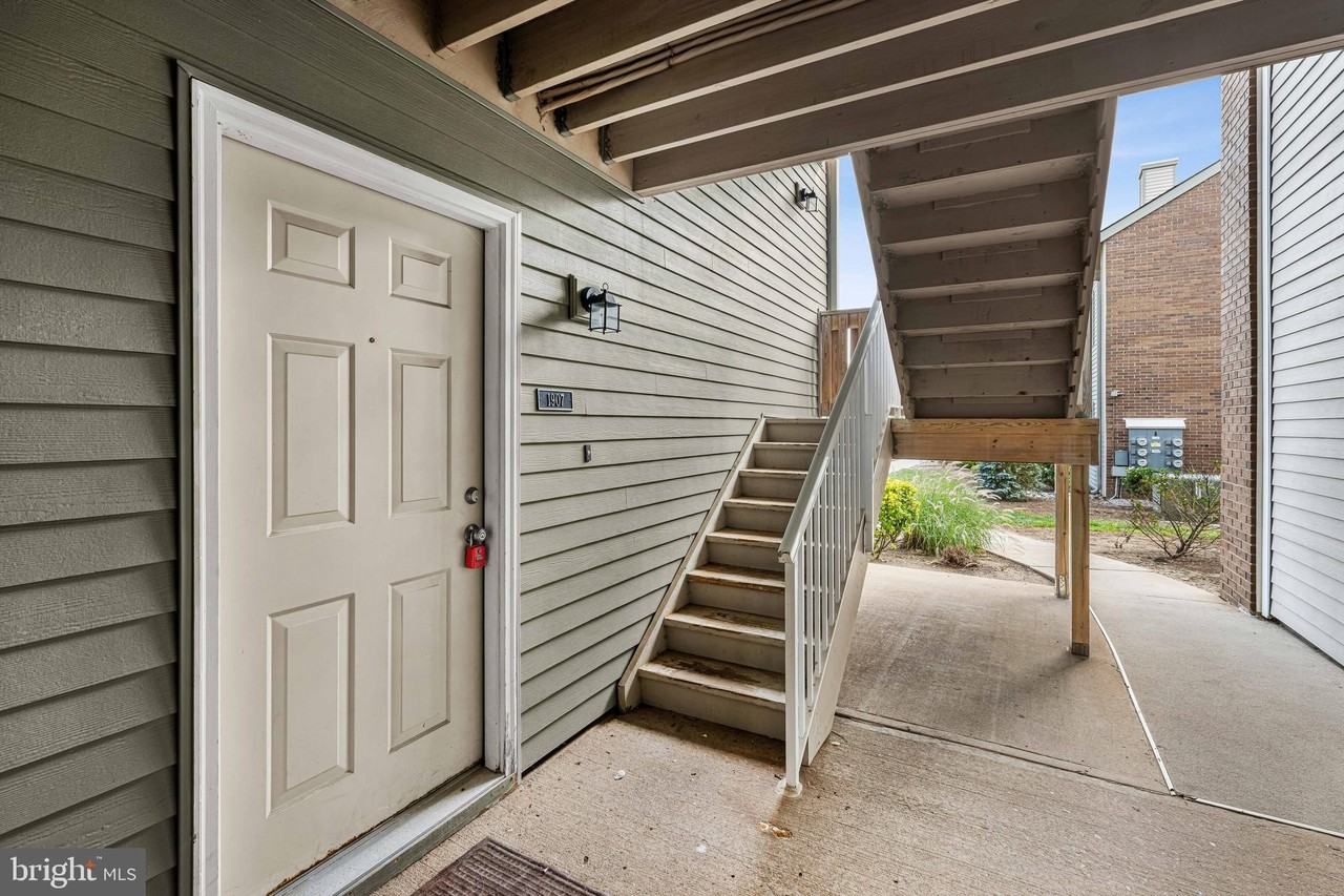 1907 Ravens Crest Dr - Photo 6 of 32