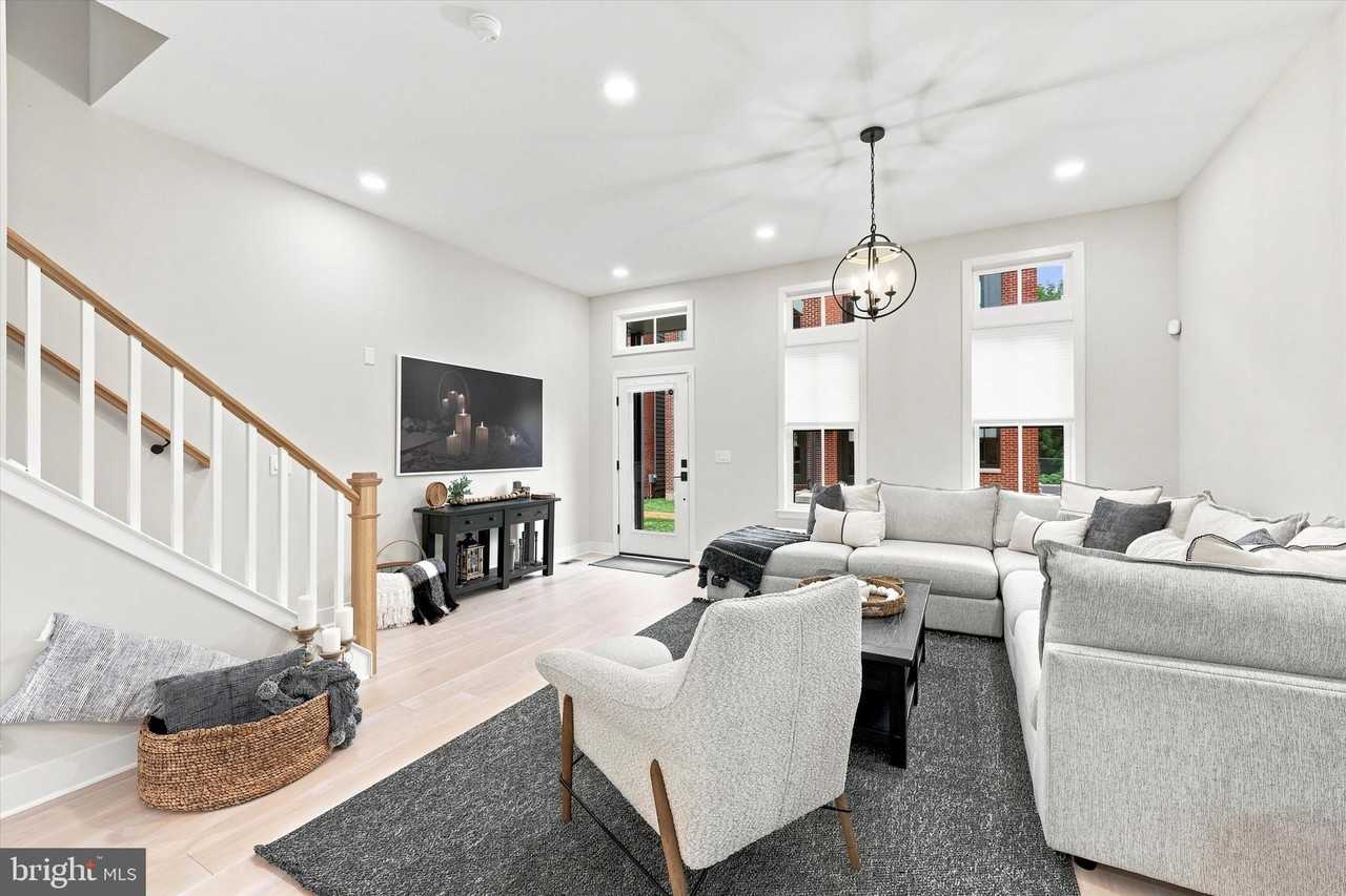 117 Thornton St - Photo 7 of 33