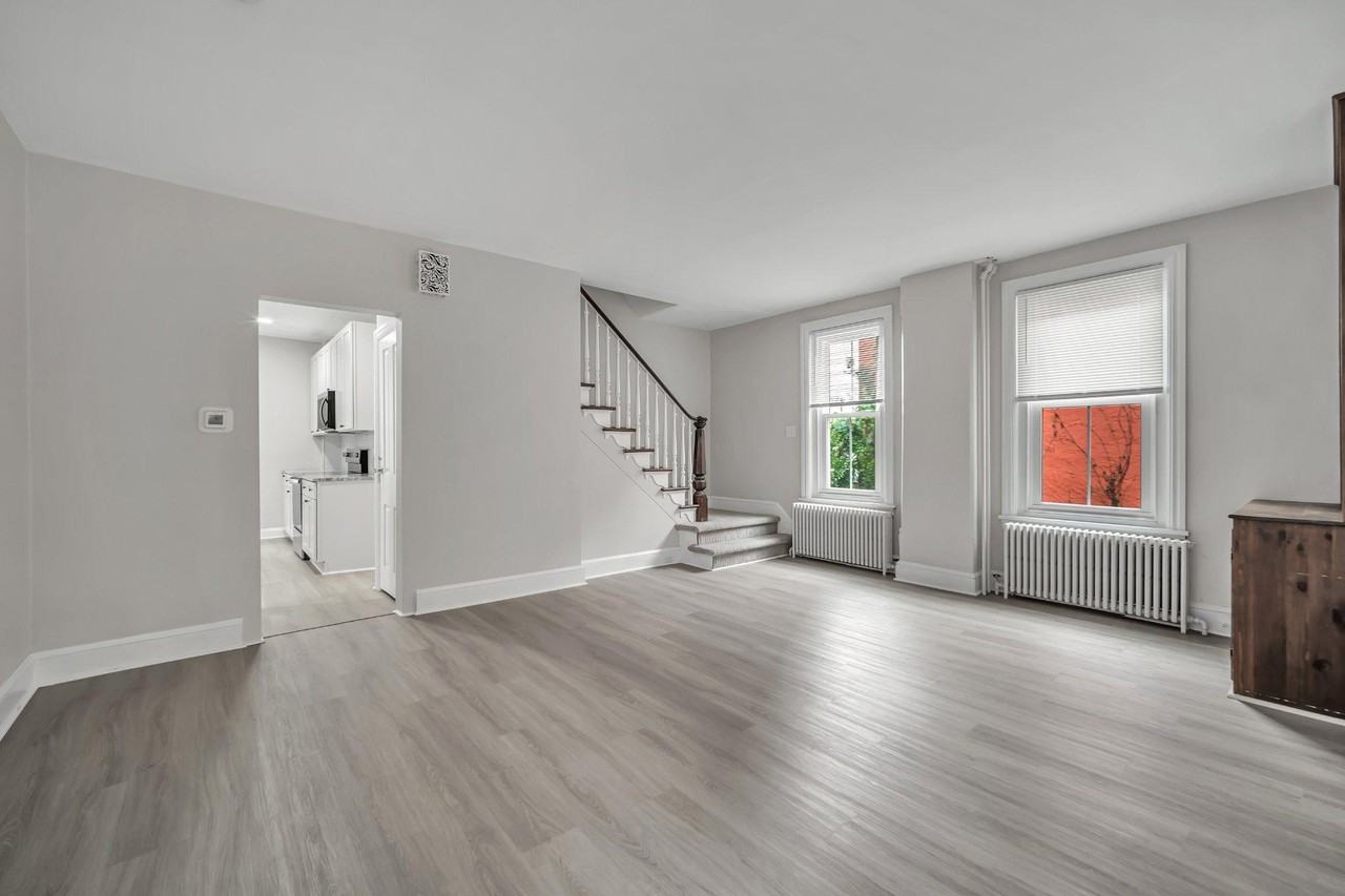 376 N Main St - Photo 3 of 39