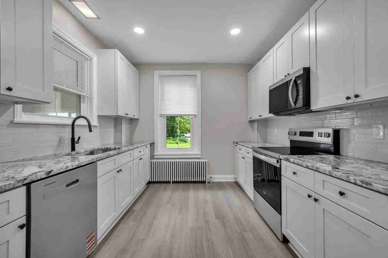 376 N Main St - Photo 7 of 39