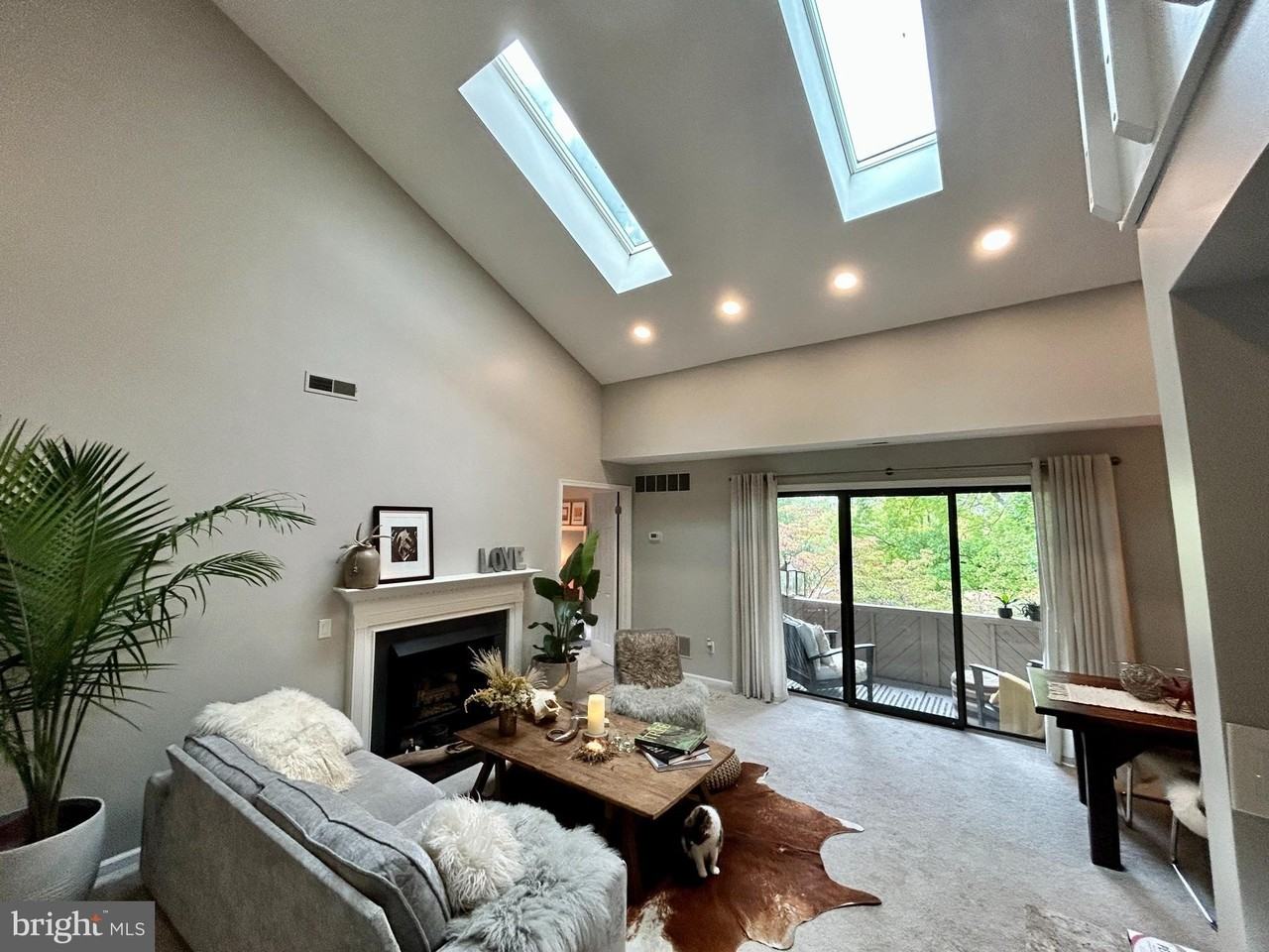 1709 Mountainview Dr - Photo 3 of 50