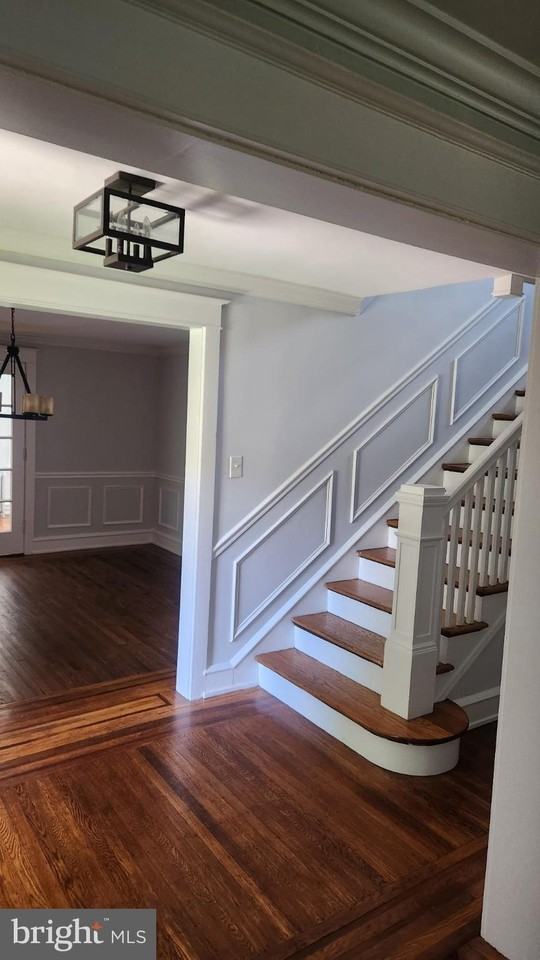 2114 Kenmore Ave - Photo 3 of 12
