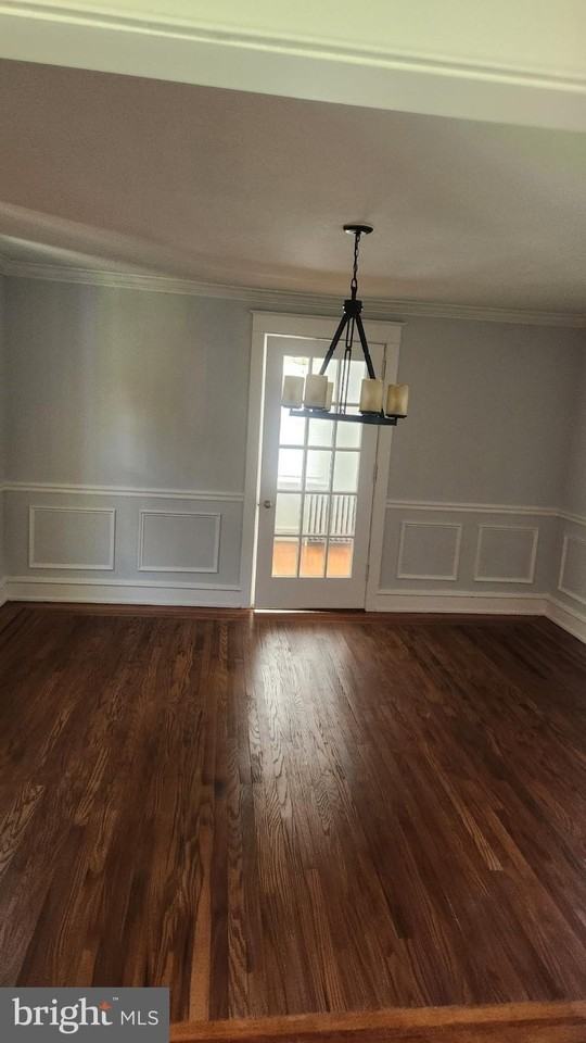2114 Kenmore Ave - Photo 4 of 12