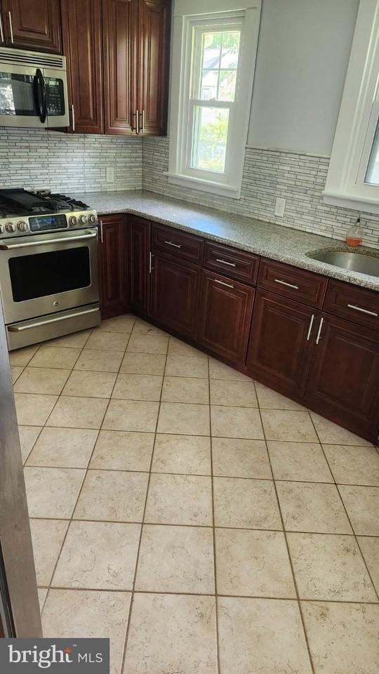 2114 Kenmore Ave - Photo 5 of 12
