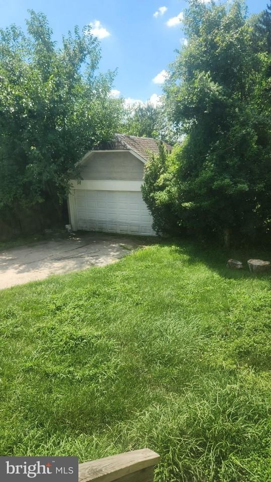 2114 Kenmore Ave - Photo 6 of 12