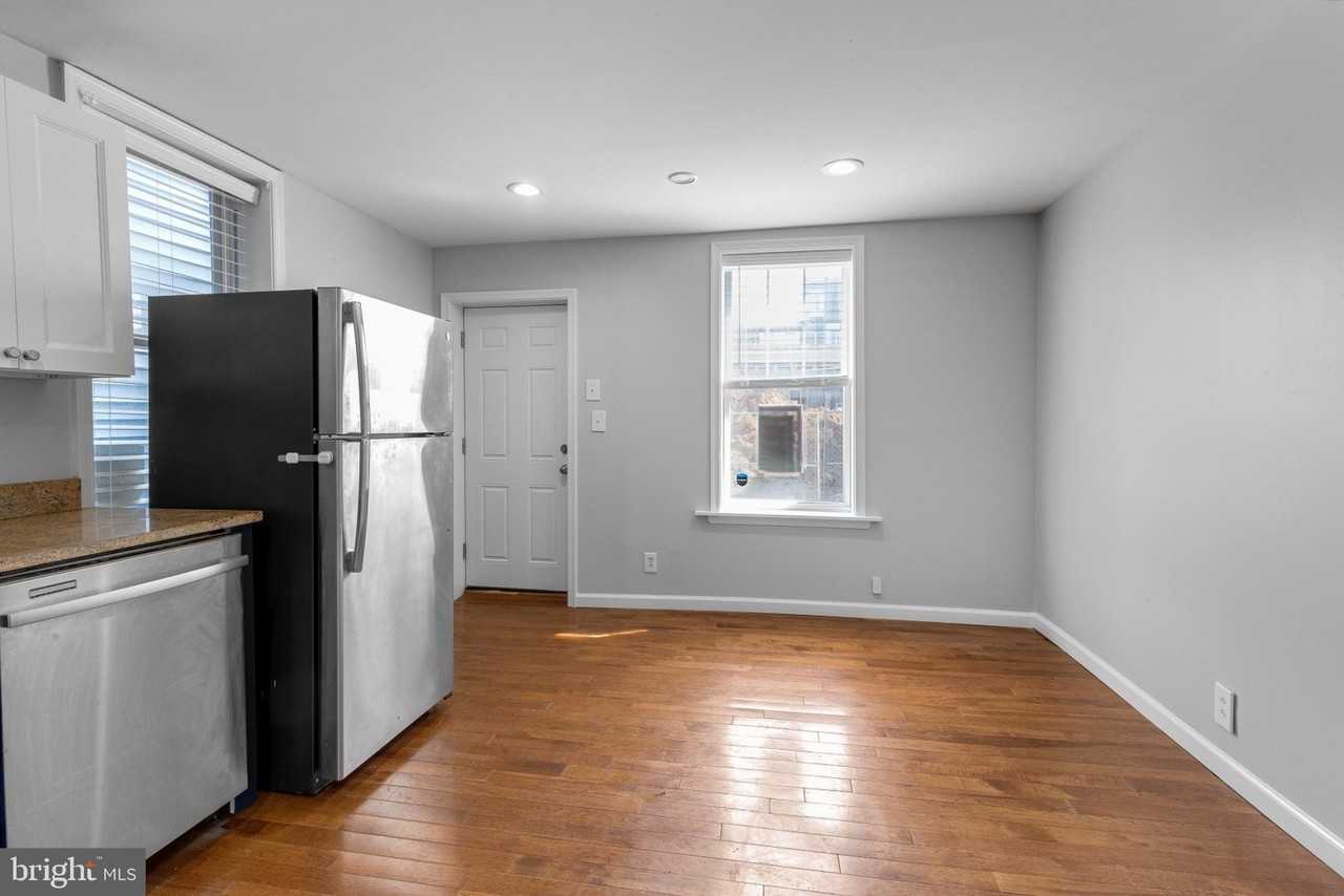 1428 N Hope St - Photo 4 of 17