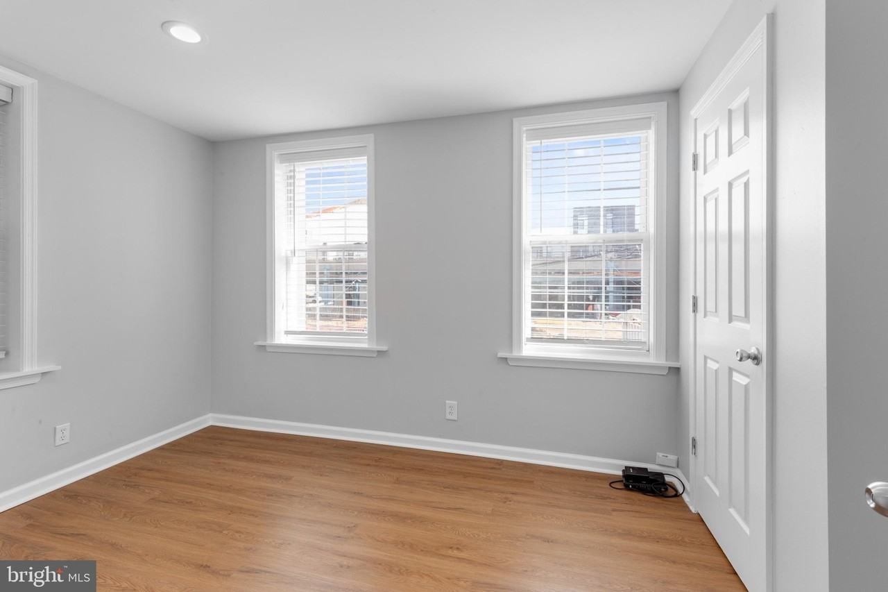 1428 N Hope St - Photo 6 of 17