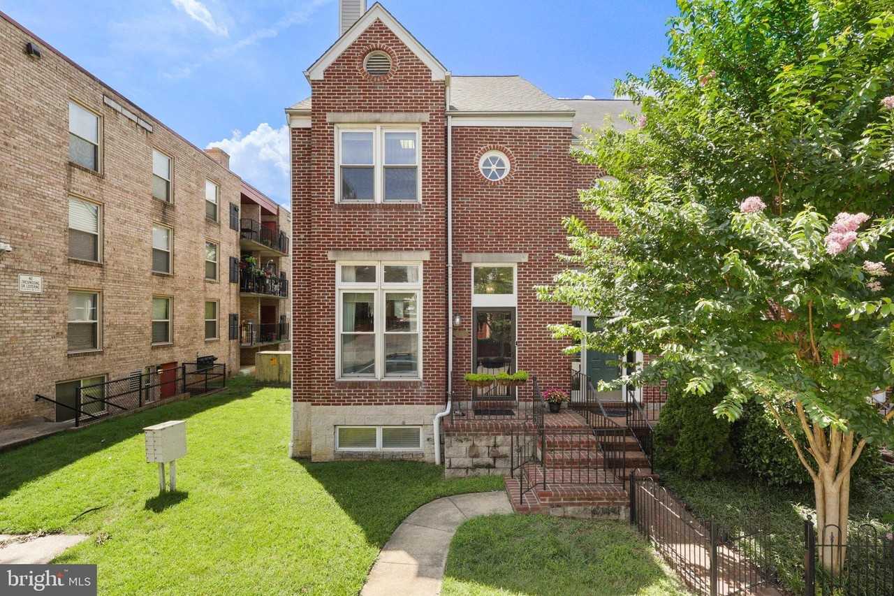 626 N Payne St - Photo 3 of 50