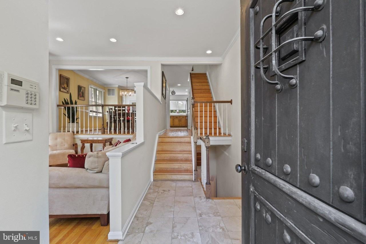 626 N Payne St - Photo 4 of 50