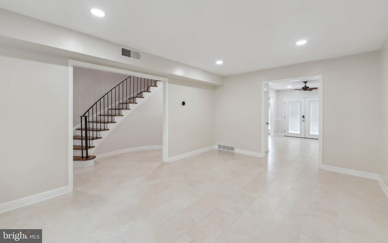 6008 Waterbury Ct - Photo 2 of 15