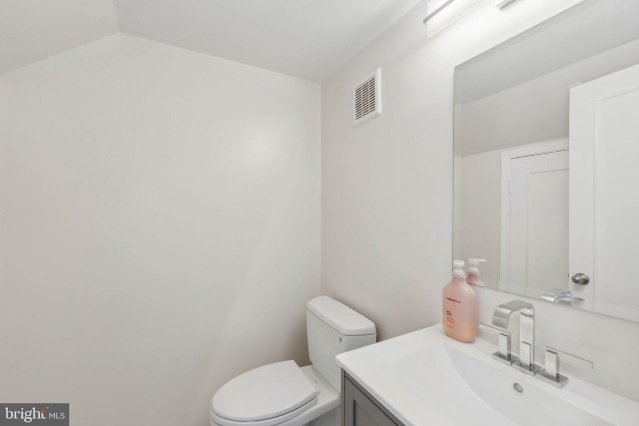 6008 Waterbury Ct - Photo 7 of 15