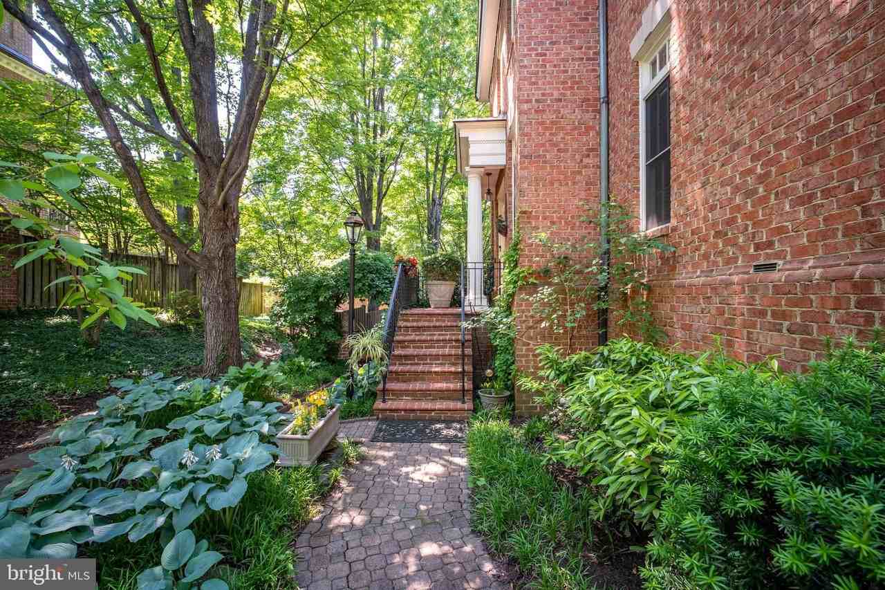 2026 Mayfair Mclean Ct - Photo 6 of 50