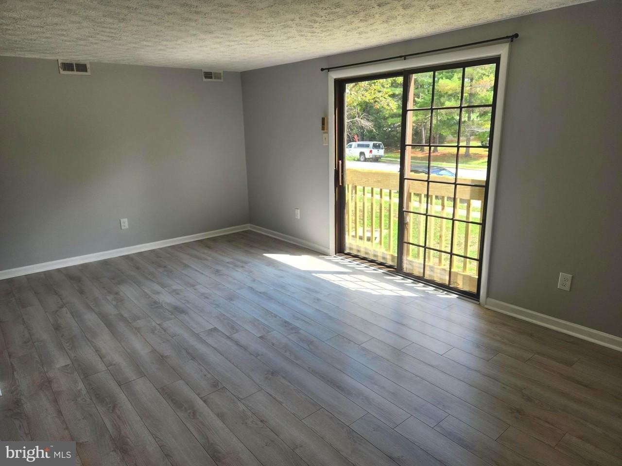 4300 Buckman Rd Apt F #29-08F - Photo 2 of 13