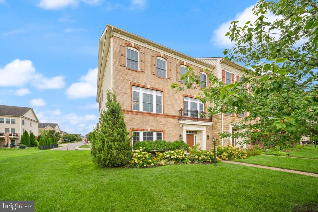42532 Rowderbury Sq - Photo 2 of 50