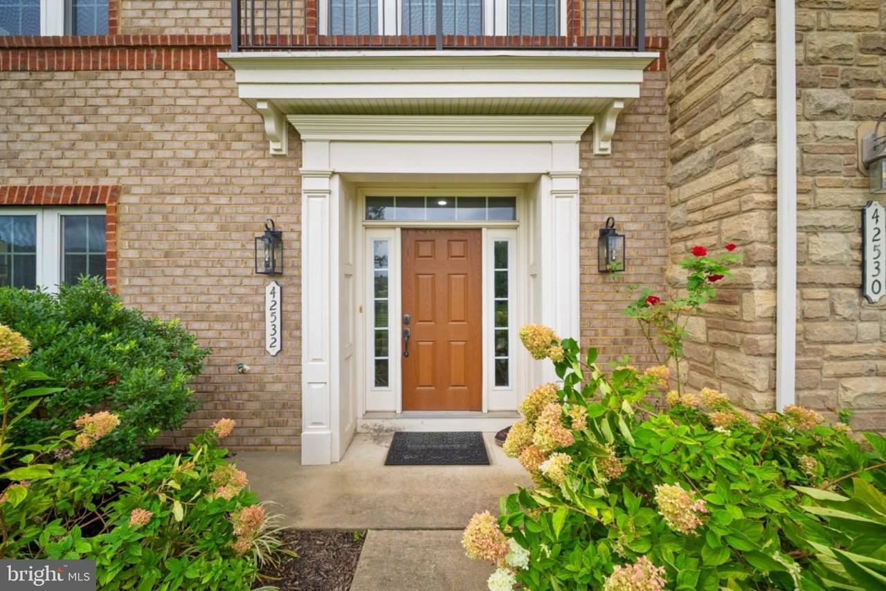 42532 Rowderbury Sq - Photo 4 of 50