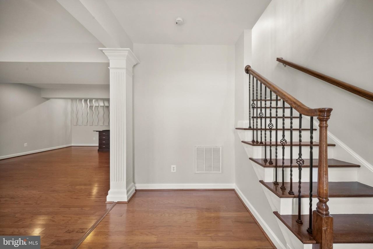 42532 Rowderbury Sq - Photo 5 of 50