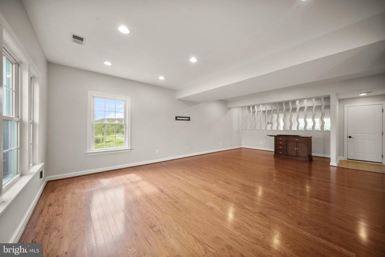42532 Rowderbury Sq - Photo 7 of 50