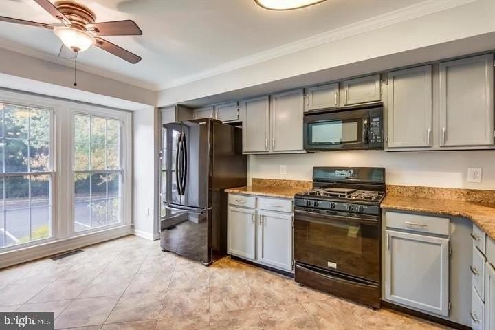 12369 Manchester Way - Photo 3 of 7