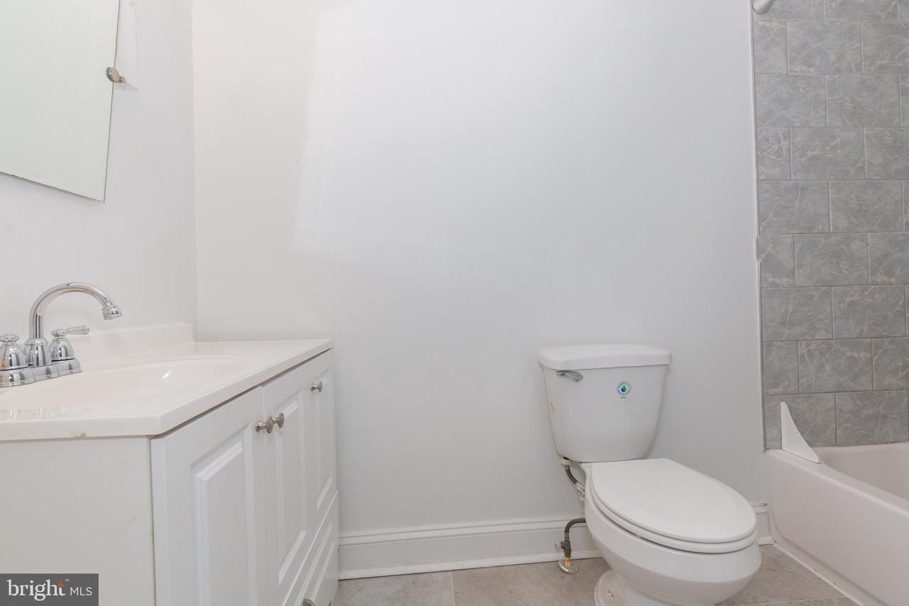 212 W Burke St #B - Photo 6 of 19