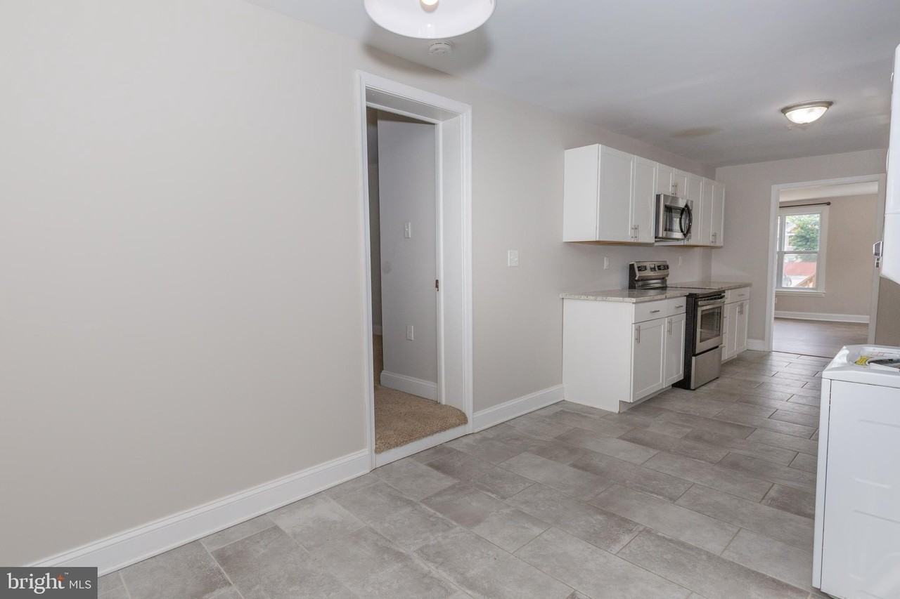 212 W Burke St #B - Photo 7 of 19