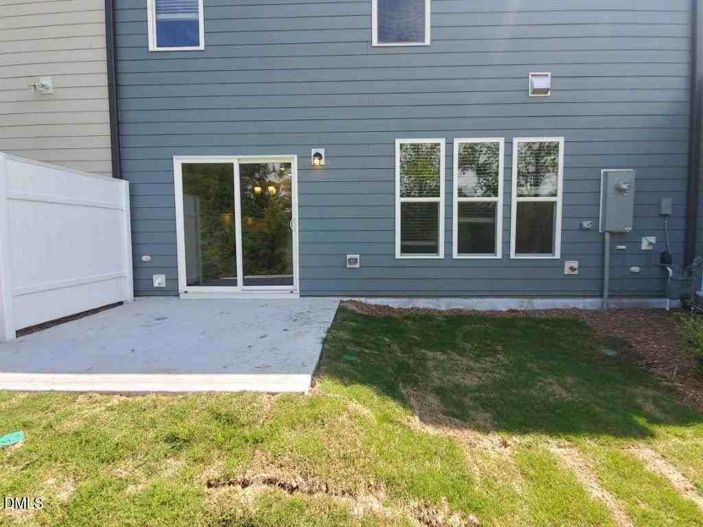 136 Eagleson St - Photo 3 of 44