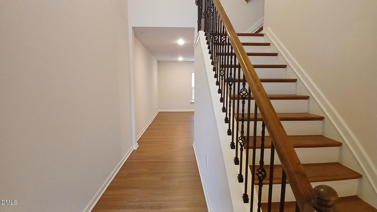 136 Eagleson St - Photo 5 of 44