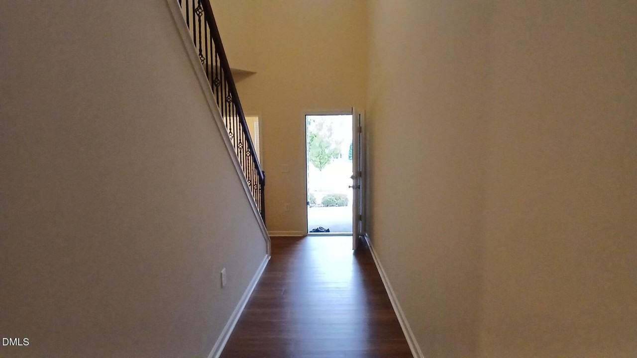 136 Eagleson St - Photo 6 of 44