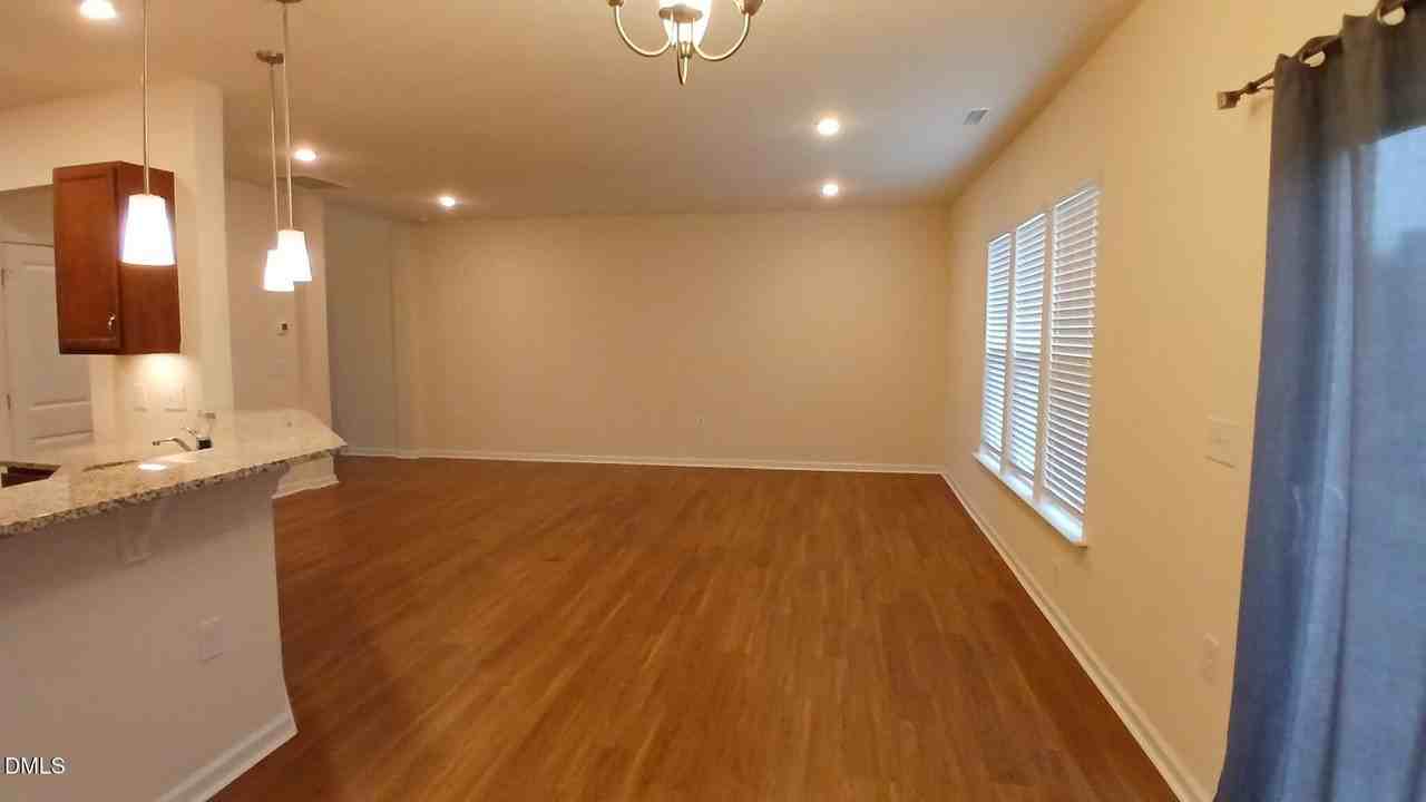 136 Eagleson St - Photo 7 of 44