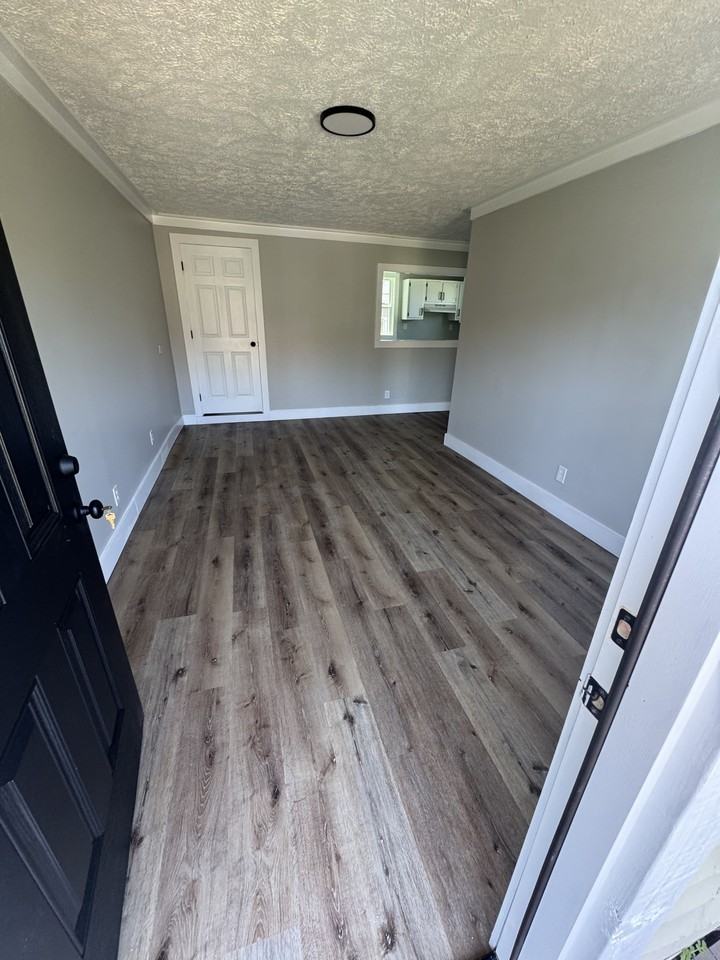 139 Railroad St #C - Photo 2 of 11