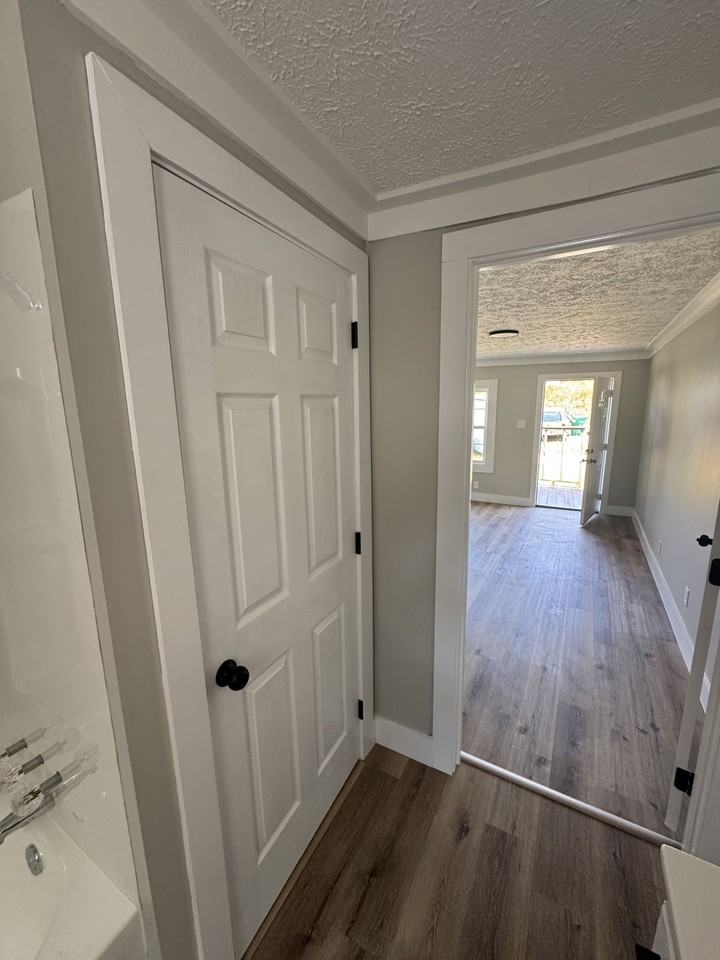 139 Railroad St #C - Photo 6 of 11