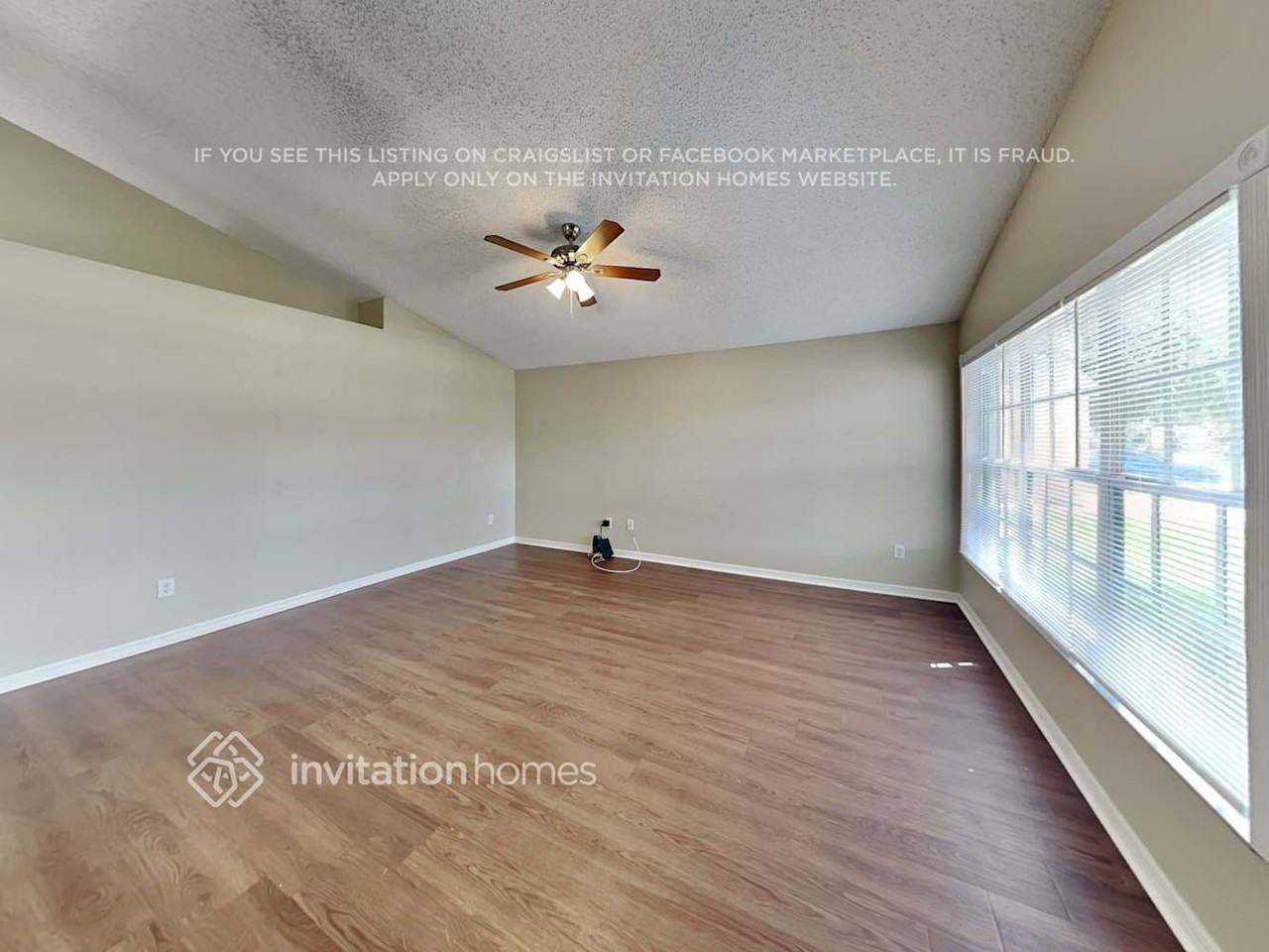 2479 Sagemont Dr - Photo 5 of 17