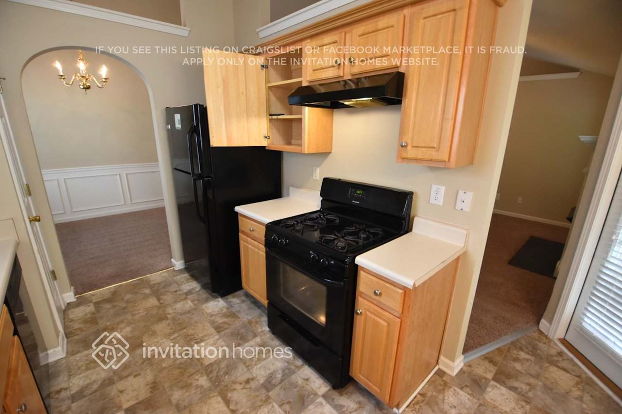 1730 Arborwood Dr - Photo 4 of 15