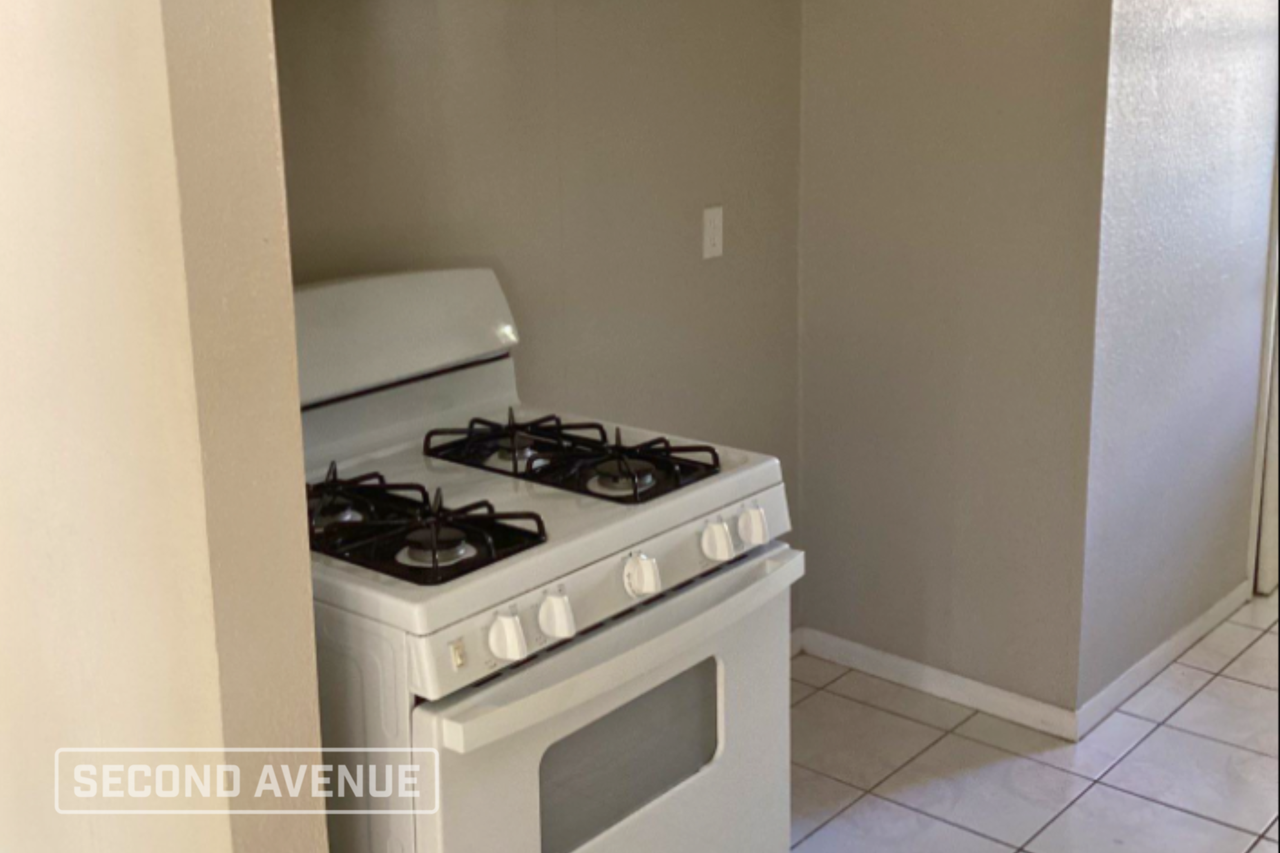 517 Gardenia St - Photo 5 of 13