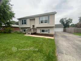 featured image of 833 N Elmwood Dr