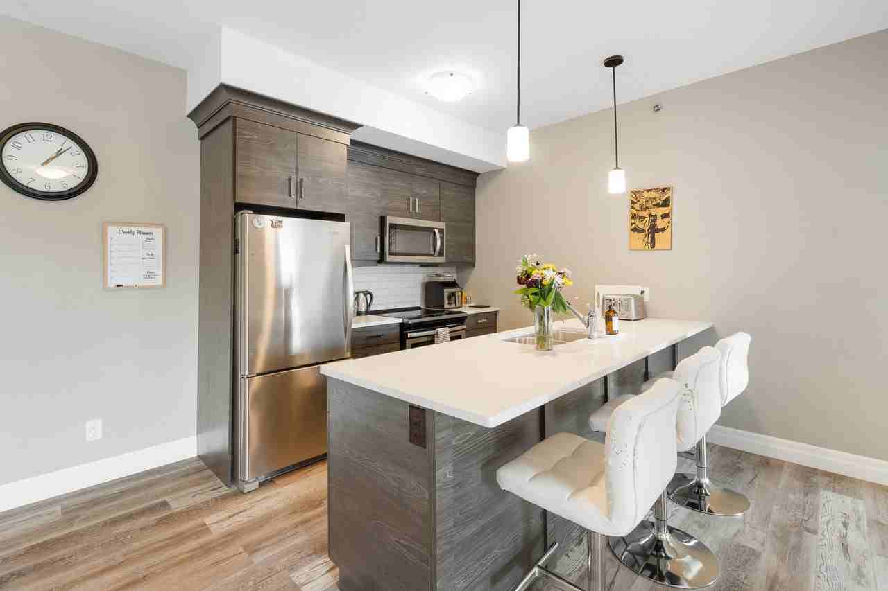 5840 Newman Boulevard - Photo 5 of 24