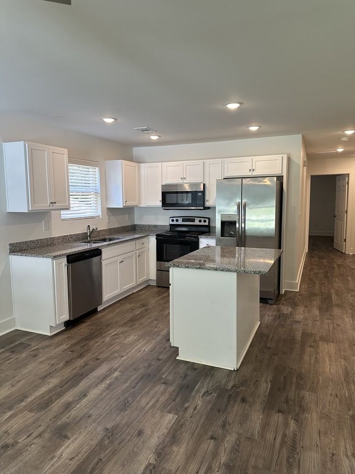 535 S Forest Ave #535 - Photo 3 of 20