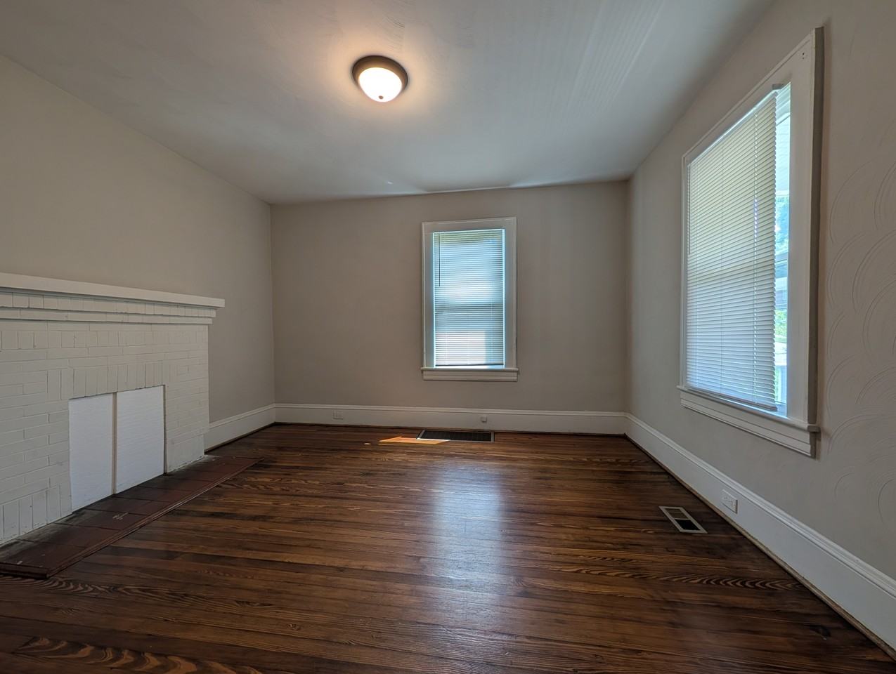 931 Mcdowell Ave Nw - Photo 2 of 11