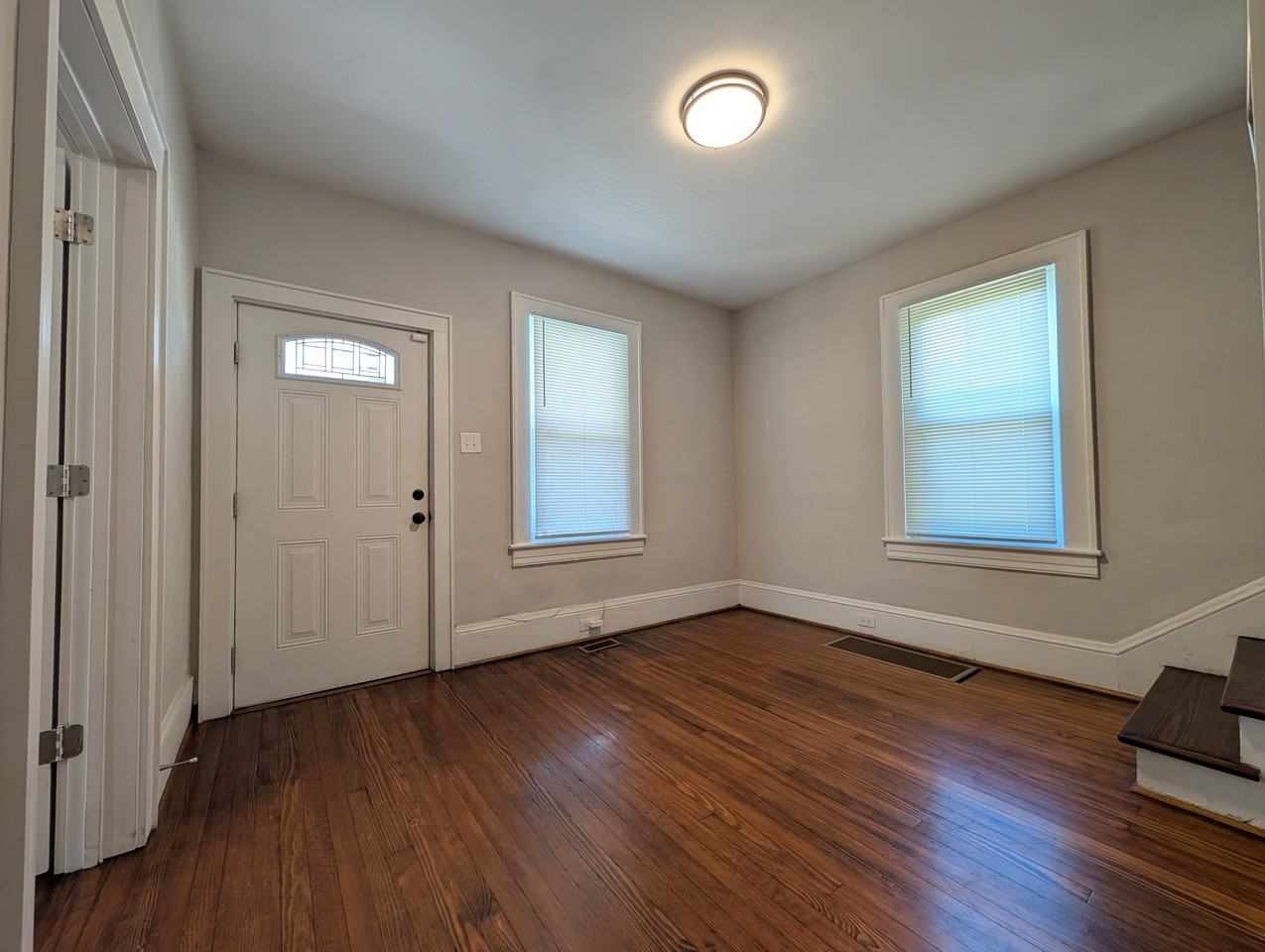 931 Mcdowell Ave Nw - Photo 3 of 11