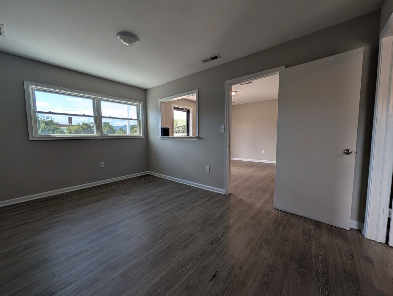 610 S Market St - Photo 3 of 12