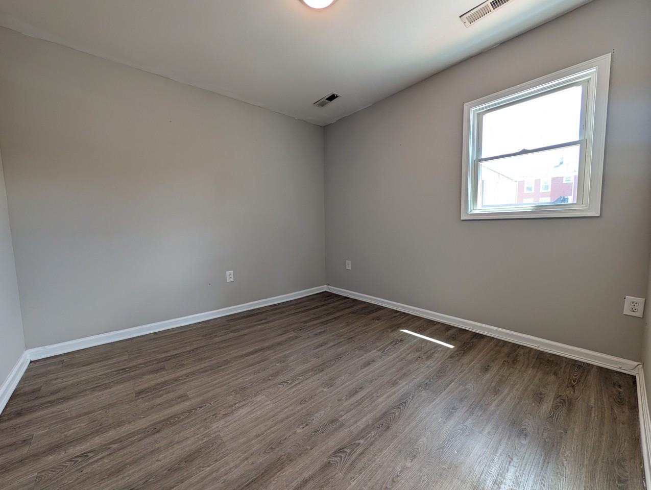 610 S Market St - Photo 4 of 12