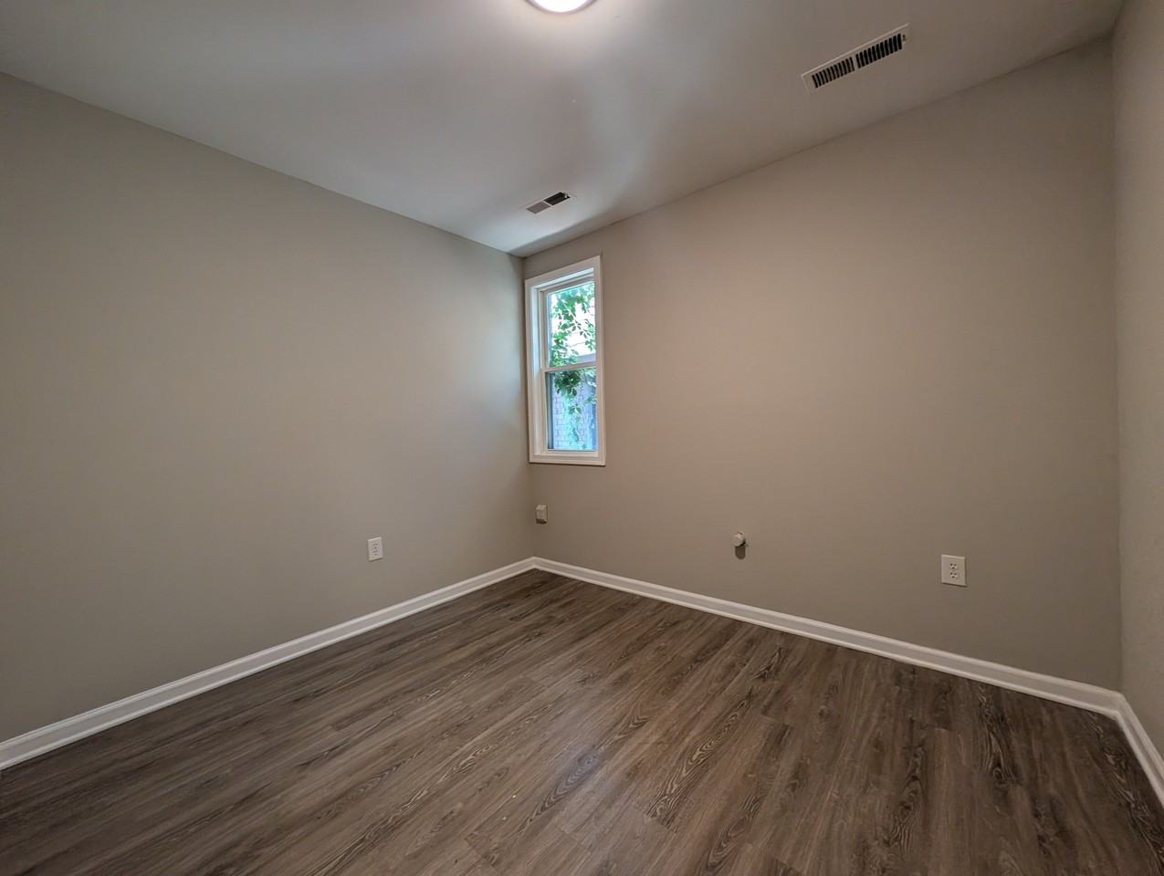 610 S Market St - Photo 6 of 12
