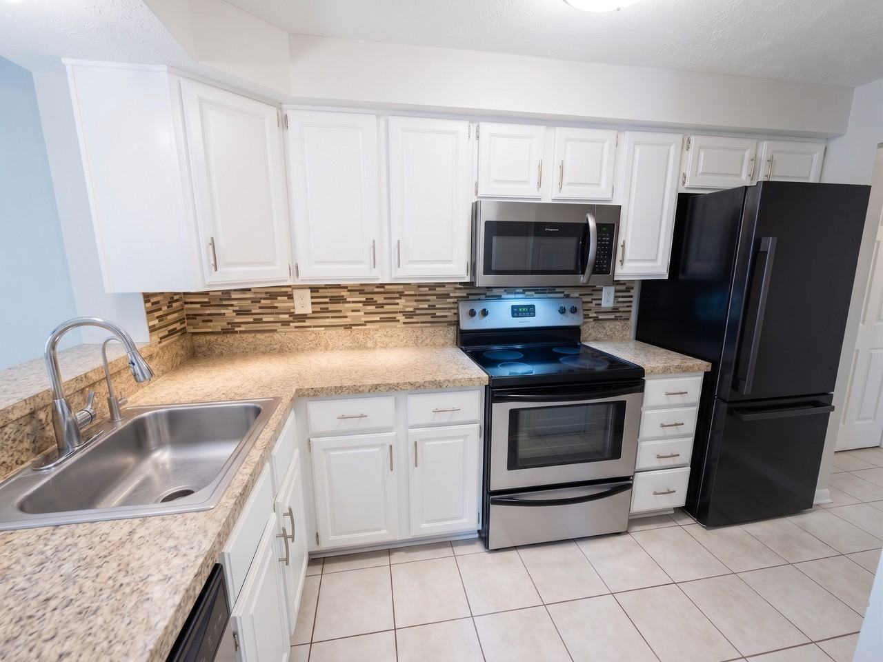 823 Stratford Way #K - Photo 3 of 9