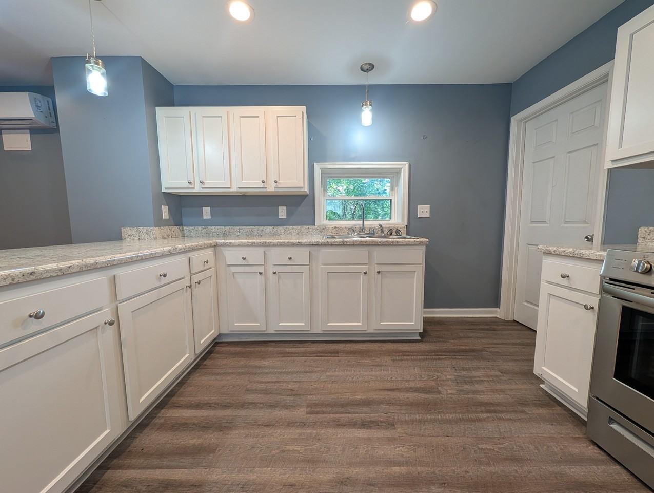 703 E Riverside Dr #A - Photo 2 of 9