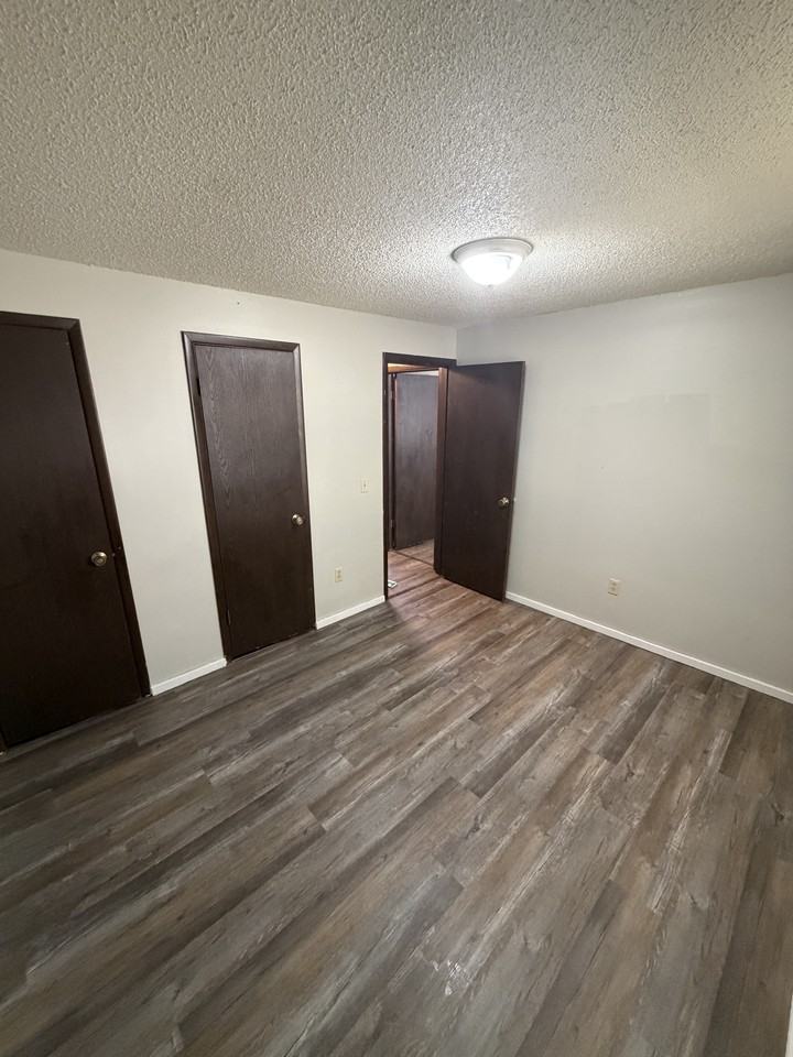 1124 S Glenn St #3 - Photo 3 of 7