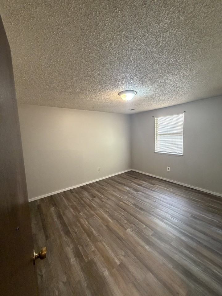 1124 S Glenn St #3 - Photo 4 of 7