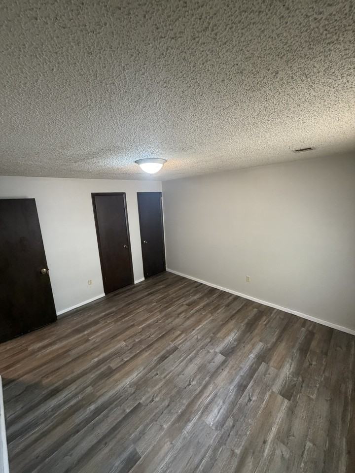 1124 S Glenn St #3 - Photo 5 of 7