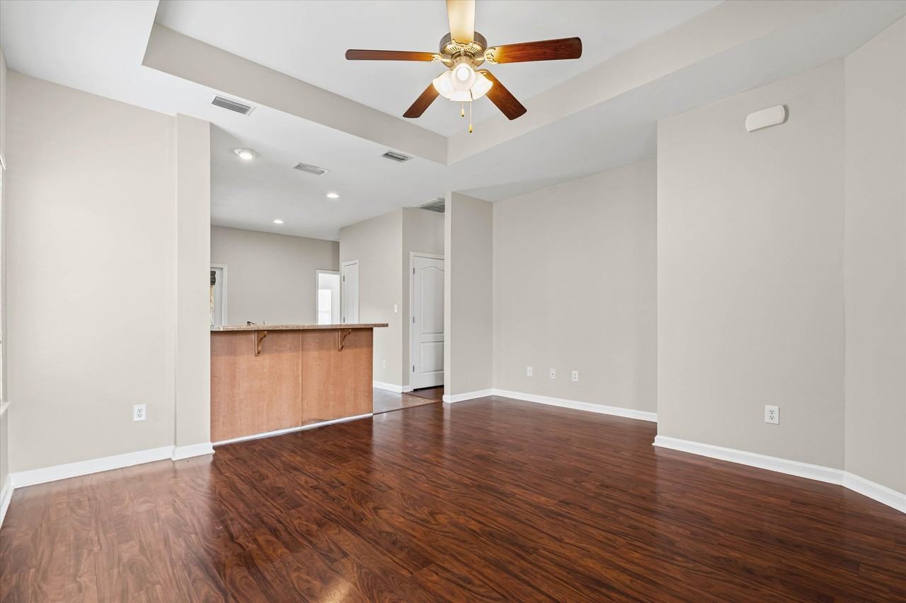 24348 Wilshire Way #1 - Photo 3 of 20