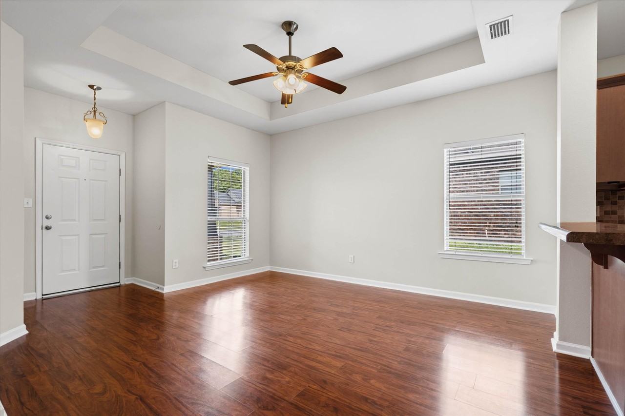 24348 Wilshire Way #1 - Photo 4 of 20